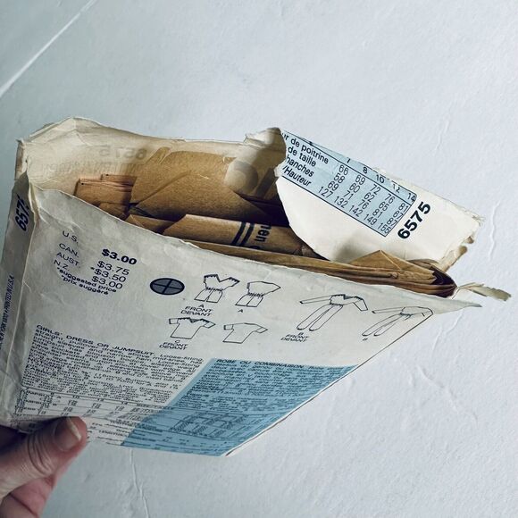 VINTAGE 70s BUTTERICK SEWING PATTERN 6575 Girls SIZE 7-10 DRESS JUMPSUIT CUT - Picture 4 of 4